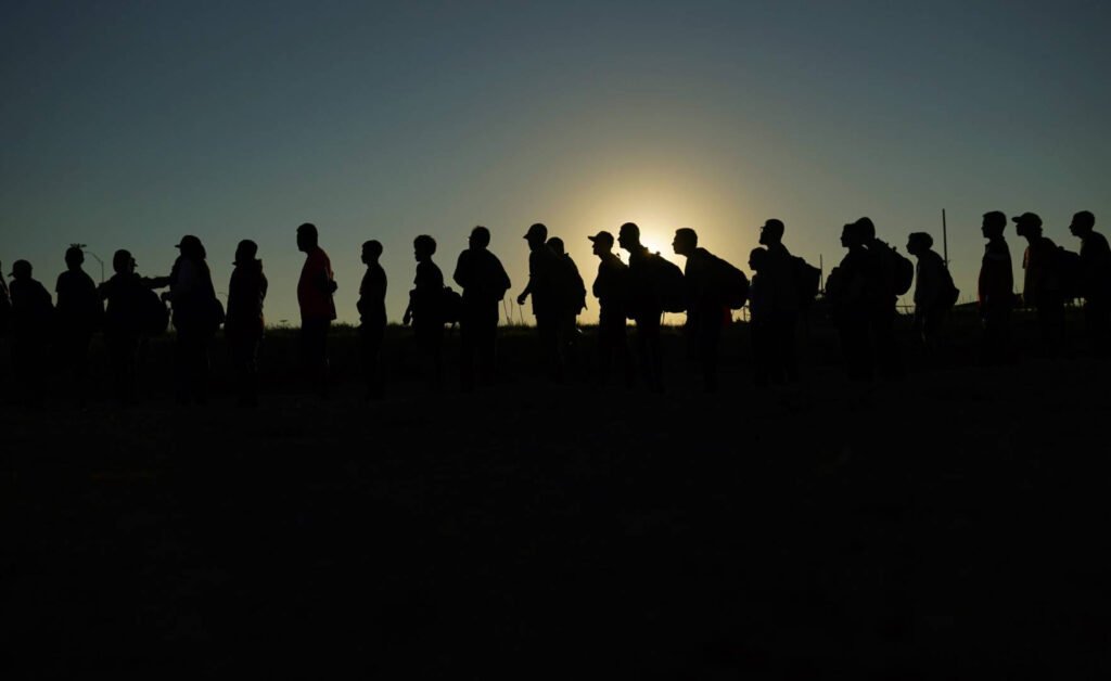 "Spania Legalizează Peste Un Million de Migranți Fără Acte, Contrar Regulilor Întărite ale UE"