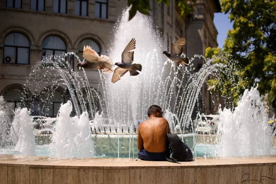 Val de căldură în Europa. Recomandarea medicilor care poate face diferența între disconfort și urgență medicală Val de căldură în Europa. Recomandarea medicilor care poate face diferența între disconfort și urgență medicală