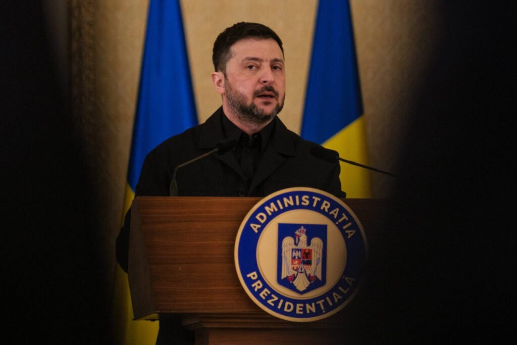 Zelenski avertizează Belarusul cu acțiuni militare dacă nu încetează sprijinul pentru Rusia Zelenski Amenință Belarusul cu Acțiuni Militare pentru Sprijinul acordat Rusiei