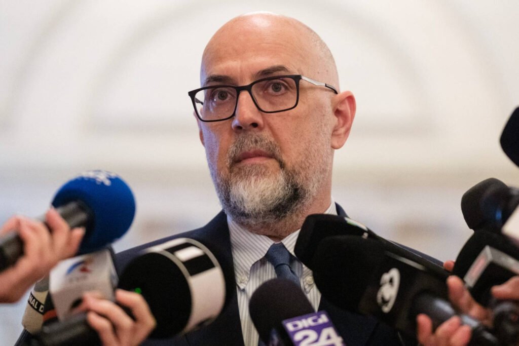 Kelemen Hunor respinge acuzațiile privind legătura dintre Bolojan și Magyar în decizia UDMR referitor la guvernul Veștea: „Fabulații și invenții”