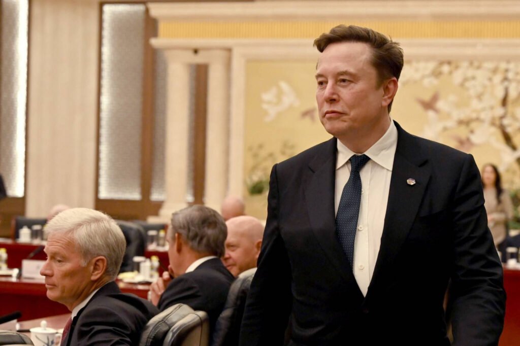 Elon Musk a devenit primul trilionar mondial Elon Musk Devine Primul Trilionar Mondial: Impactul Asupra Economiei Globale