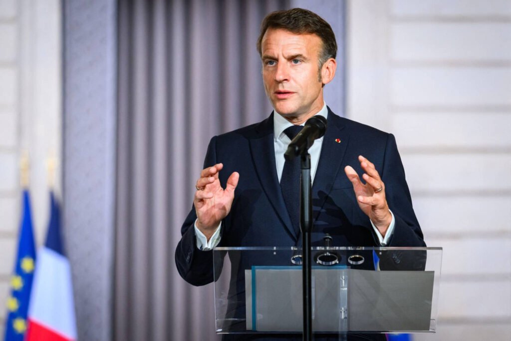 Emmanuel Macron îi ironizează pe cei care vin în salvarea inteligenței artificiale, dar vor să impoziteze succesul "Emmanuel Macron Critică Ipocrizia Oponenților Inteligenței Artificiale Care Vor Impozitarea Succesului"