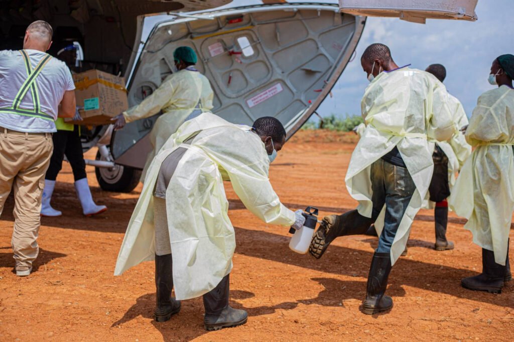 Epidemia de Ebola în Congo: Medicii se confruntă cu furia localnicilor "Epidemia de Ebola în Congo: Provocările cu Care Se Confruntă Medicii în Fața Furiei Localnicilor"