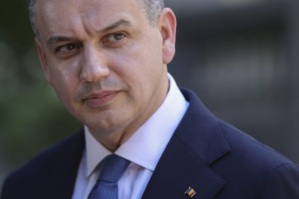 "Tomac Comentează Relația Dintre SPP și Nicușor Dan Într-o Fotografii Controversată"
