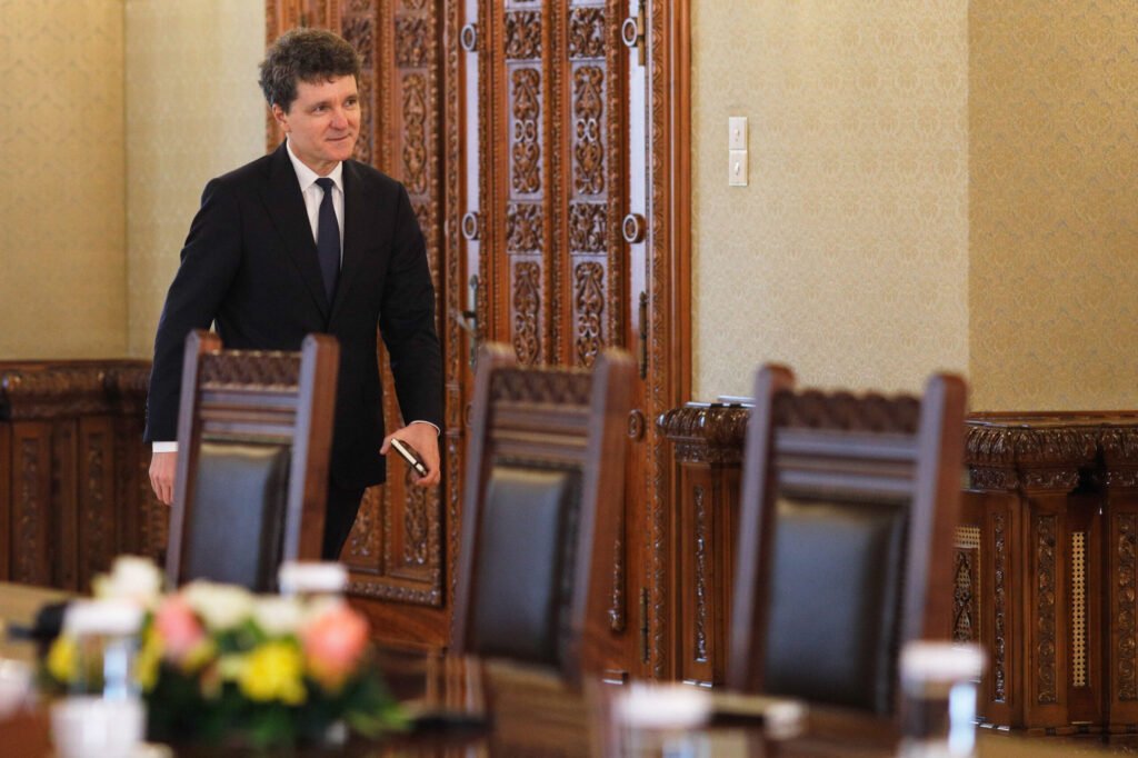 Nicușor Dan Anunță Blocaj în Negocieri și Acuză PNL de Impedimente Politice