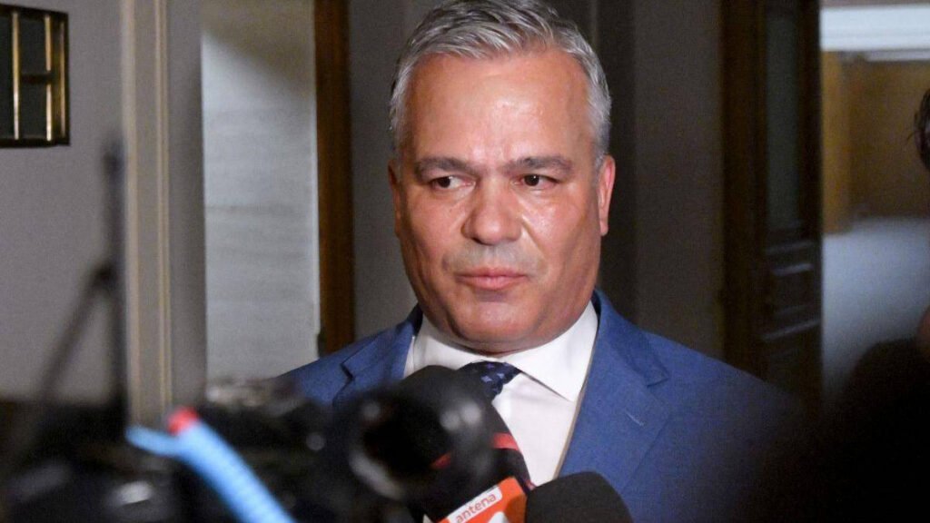Adrian Veștea refuză să depună mandatul și anunță că acceptă inclusiv voturile AUR Adrian Veștea refuză să depună mandatul și anunță că acceptă inclusiv voturile AUR
