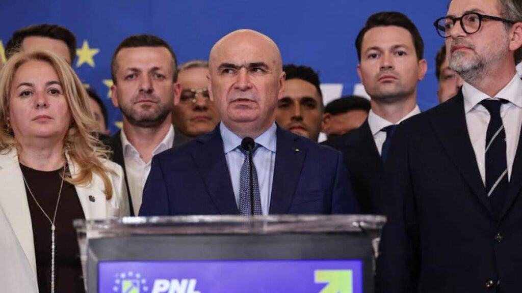 Zi decisivă pentru liberali: Bolojan candidează fără contracandidat la Congresul cu 2500 de delegați "Bolojan candidează fără contracandidat la Congresul PNL cu 2500 de delegați: O zi decisivă pentru liberali"