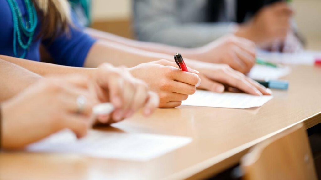 Se schimbă complet examenul de Bacalaureat din 2030. Probele vor fi adaptate strict pe specializarea urmată Se schimbă complet examenul de Bacalaureat din 2030. Probele vor fi adaptate strict pe specializarea urmată