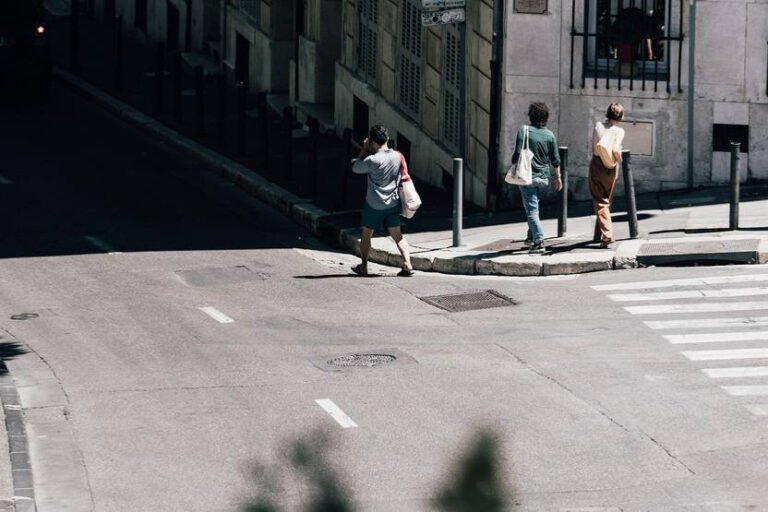 Oamenii de știință au descoperit un tipar global surprinzător în mersul oamenilor "Descoperirea unui tipar global surprinzător în mersul oamenilor de către oamenii de știință"