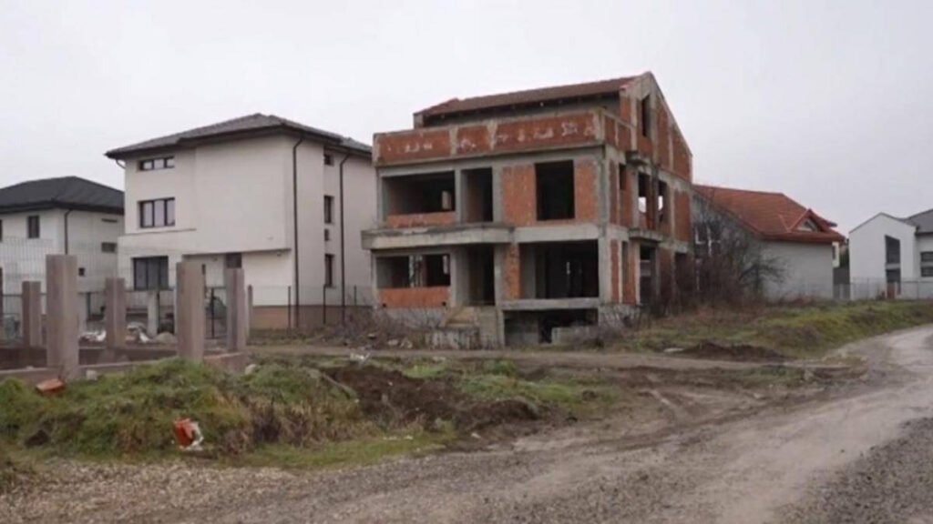 Cartierul de lux promis de stat, neterminat de un sfert de secol: „Totul e făcut în bătaie de joc” Cartierul de lux promis de stat, neterminat de un sfert de secol: „Totul e făcut în bătaie de joc”