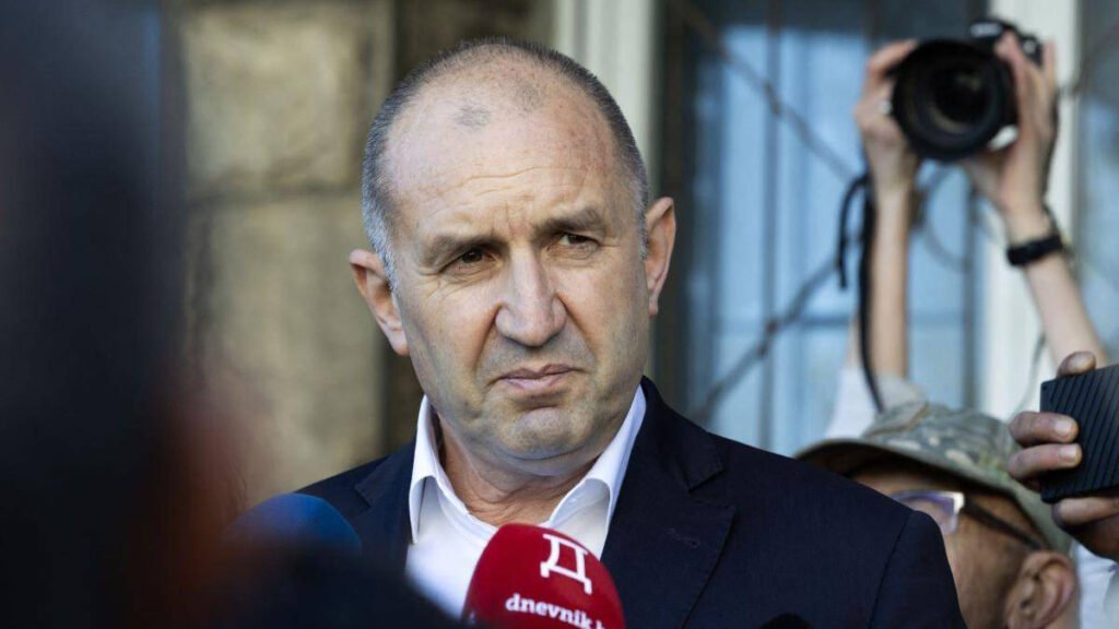 Criză bugetară severă în Bulgaria: Rumen Radev avertizează că „nu mai există bani în Trezorerie” Criză bugetară severă în Bulgaria: Rumen Radev avertizează că „nu mai există bani în Trezorerie”