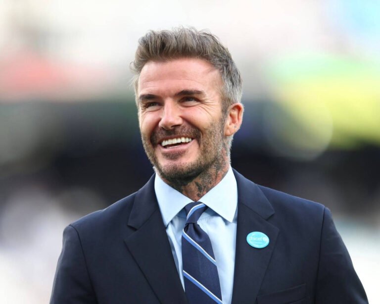 David Beckham, alături de marile nume ale Hollywoodului, primește propria stea pe Walk of Fame David Beckham Honored with Star on Hollywood Walk of Fame Alongside Legendary Celebrities