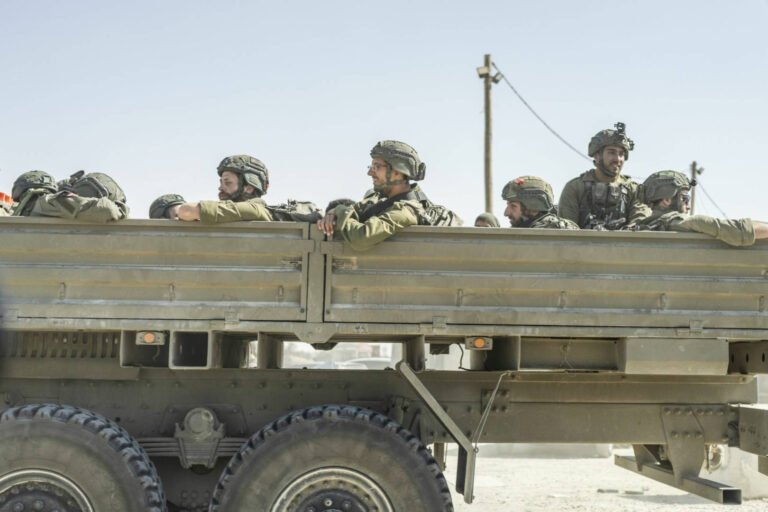 Liban: Armata israeliană a interceptat un convoi de ajutoare al Vaticanului "Armata Israeliánă Interceptează Convoiul de Ajutoare al Vaticanului în Liban"