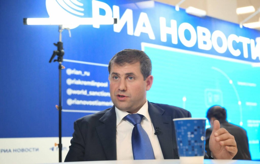 Ilan Șor, prins în absență. 30 de zile de arest în cazul furtului de 100 milioane de dolari din BEM "Ilan Șor, Arestat pentru 30 de Zile în Cazul Furtului de 100 Milioane de Dolari de la BEM"