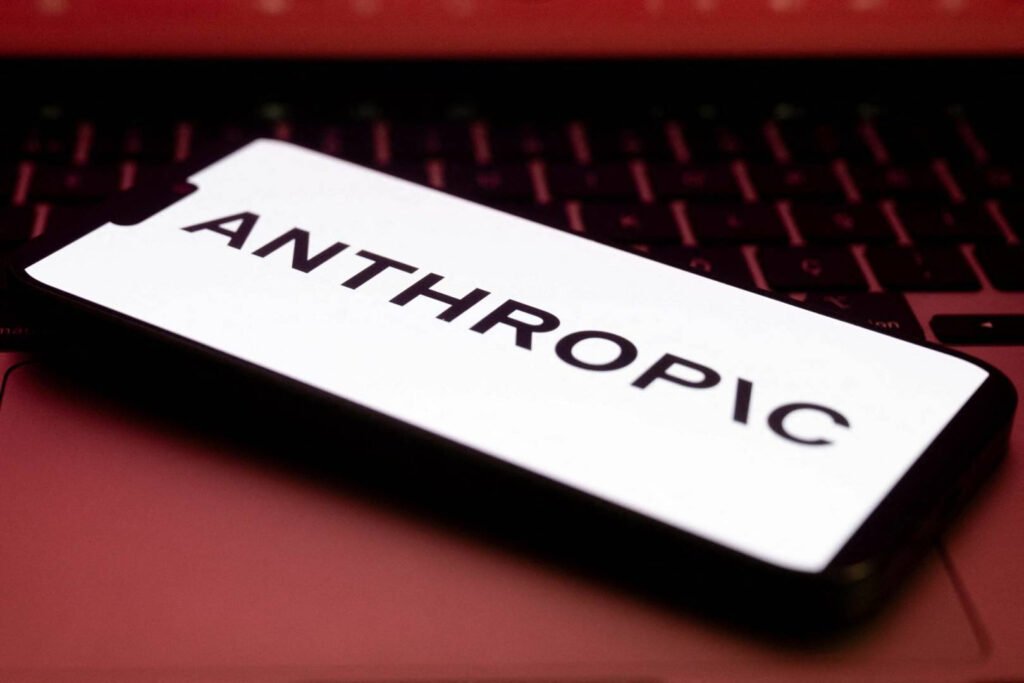 Anthropic dezactivează cele mai noi modele de IA după un ordin al SUA ce limitează accesul străin "Anthropic Suspends Latest AI Models Following US Order to Limit Foreign Access"