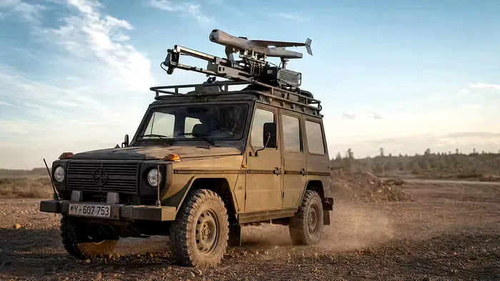 Mercedes-Benz intră în industria dronelor militare. Compania dezvoltă „Drone Defender”, care va fi montat pe furgonete Sprinter și G-Class Mercedes-Benz intră în industria dronelor militare. Compania dezvoltă „Drone Defender”, care va fi montat pe furgonete Sprinter și G-Class