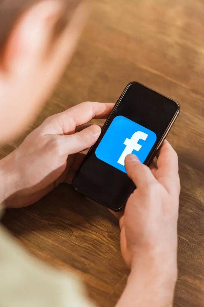 Facebook și Instagram au picat brusc. Probleme raportate de utilizatori la toate platformele Meta Facebook și Instagram, offline brusc: problemele utilizatorilor la toate platformele Meta