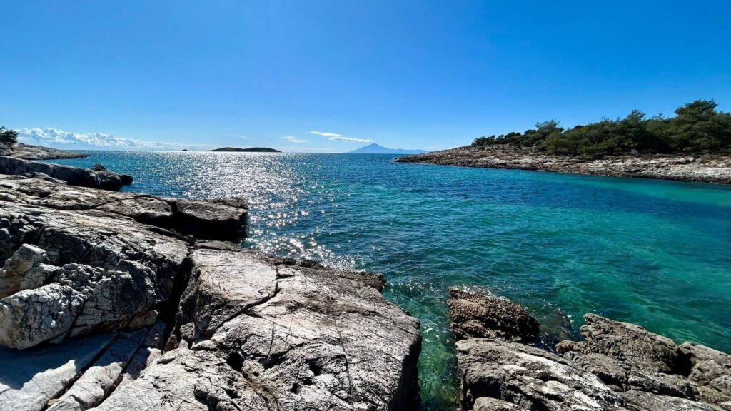 Vacanța Ideală în Thasos: Ghidul Tău pentru o Escapadă Fără Griji