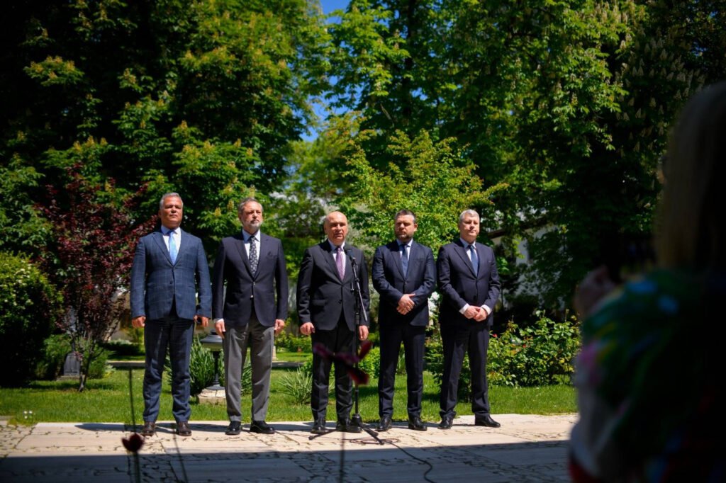 Ilie Bolojan acuză trădare după desemnarea lui Adrian Veștea (PNL) de către Nicușor Dan pentru funcția de premier "Ilie Bolojan Acuză Trădare în Timpul Desemnării lui Adrian Veștea ca Premier de către Nicușor Dan"