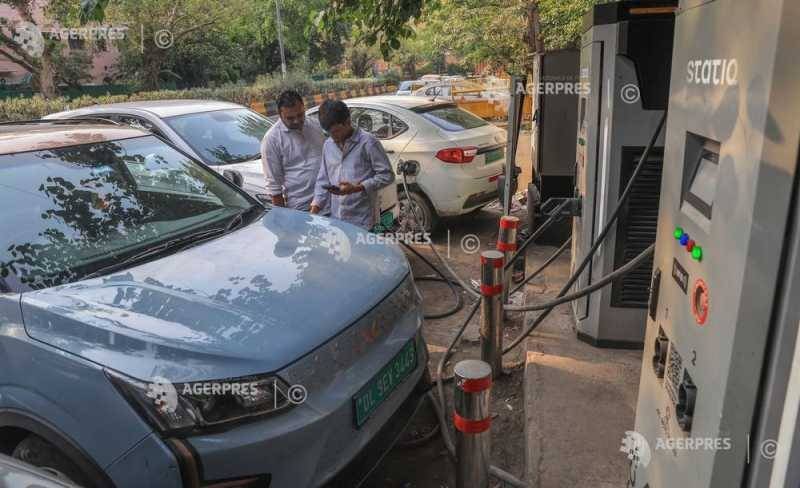 Rezidenții din New Delhi beneficiază de subvenții de 1.000 dolari, dacă schimbă mașinile vechi cu vehicule electrice "New Delhi Residents Receive $1,000 Subsidies for Switching Old Cars to Electric Vehicles"