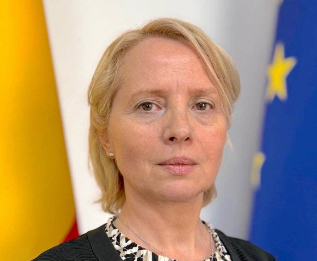 Scandalul azilelor din Bihor: Ana Rădulescu o înlocuiește pe Alexandra Zară la conducerea ANPDPD "Schimbare de conducere la ANPDPD: Ana Rădulescu o succede pe Alexandra Zară în scandalul azilelor din Bihor"