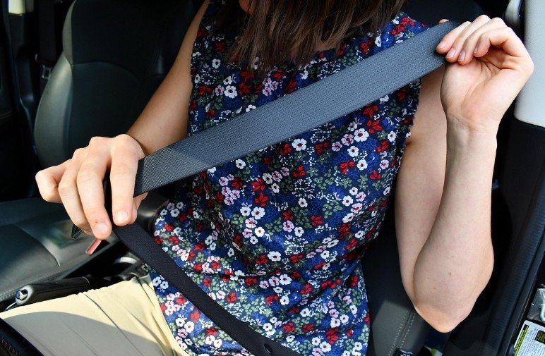 De ce polițiștii spanioli cer punerea centurilor de siguranță pe bancheta din spate chiar dacă acolo nu sunt pasageri. Pericolul mortal din spatele mașinii VIDEO “Importanța Centurilor de Siguranță pe Bancheta din Spate: Pericolele Ignorate de Polițiștii Spanioli - VIDEO”