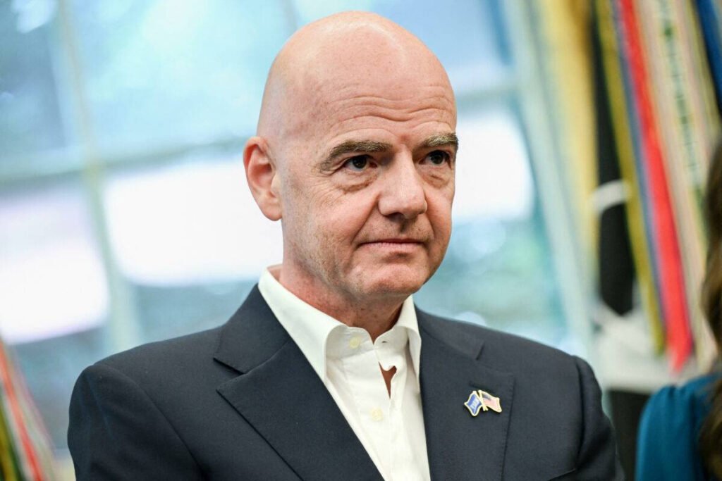 Europa amenință cu boicotul Cupei Mondiale după planul FIFA de a vinde o parte din compania comercială către investitori privați "Europa poate boicota Cupa Mondială în urma planului FIFA de a vinde o parte din compania comercială către investitori privați"
