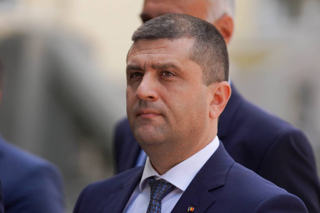 Radu Miruță Lansează Formular pentru Feedback: Îmbunătățire Continuă și Implicare Comună