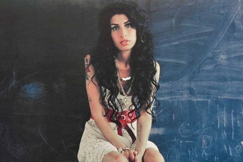 Tatăl lui Amy Winehouse, condamnat să plătească 1 milion de lire prietenelor fiicei sale "Tatăl lui Amy Winehouse, obligat să plătească 1 milion de lire prietenelor fiicei sale"