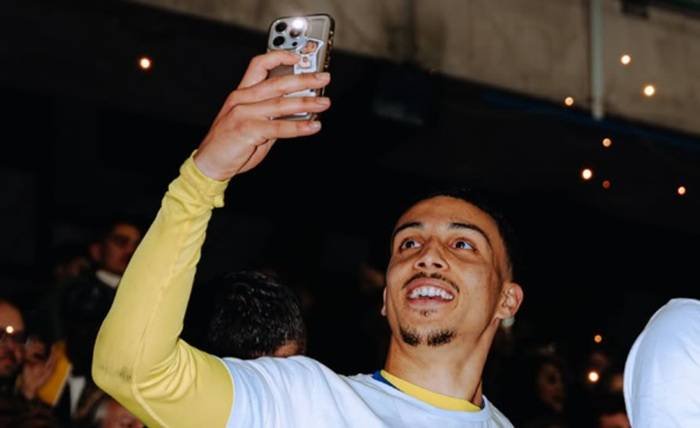 FCSB, acord finalizat pentru transfer: Jucătorul soseste la București "FCSB Finalizes Player Transfer: New Signing Arrives in Bucharest"