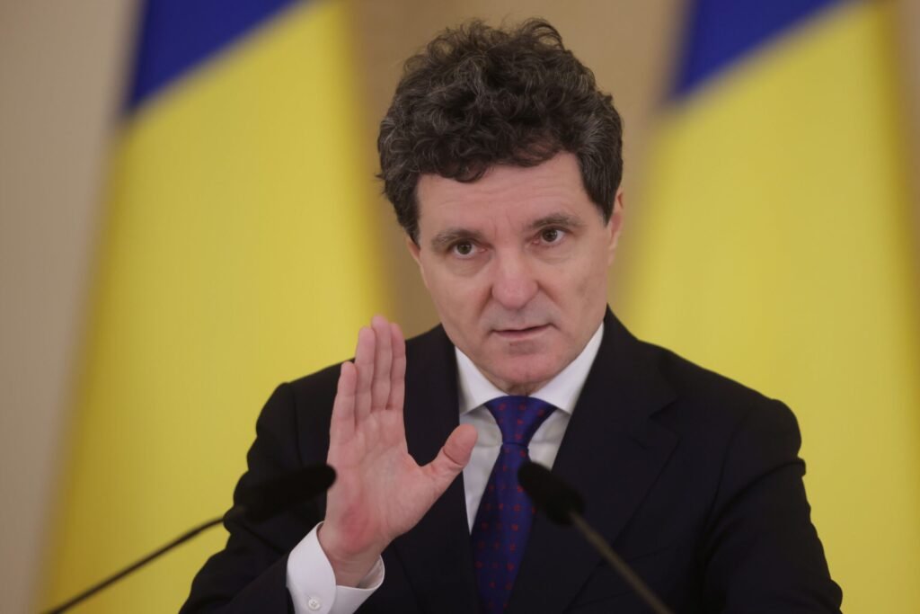 Nicuşor Dan se declară „mulţumit spre foarte mulţumit” de activitatea parchetelor: Mi se pare că toate trei se mişcă foarte bine (Video) Nicuşor Dan: "Sunt foarte mulţumit de activitatea parchetelor - Se mişcă foarte bine!"