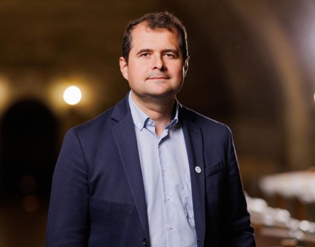 R. Moldova: PAS îl propune pe omul de afaceri Vasile Tofan pentru funcția de premier "Vasile Tofan, Propus de PAS pentru Funcția de Premier în R. Moldova"