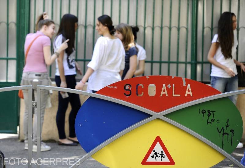 Fraudă suspectată la BAC 2026: Percheziții în cinci județe și reacția ministrului Educației "Fraudă suspectată la BAC 2026: Percheziții în cinci județe și reacția ministrului Educației"