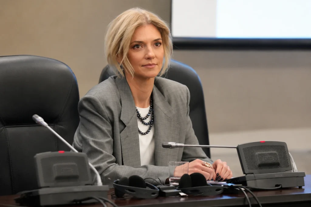 Alina Gorghiu Dezvăluie Motivele Ruperii Cu Ilie Bolojan: Analiză a USR-izării Politice