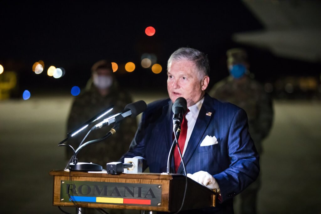 Un fost ambasador al SUA îl acuză pe Ilie Bolojan de iresponsabilitate în blocarea formării unui nou guvern și comentează despre Adrian Veștea. "Un fost ambasador al SUA acuză iresponsabilitatea lui Ilie Bolojan în blocarea guvernului și discută despre Adrian Veștea"