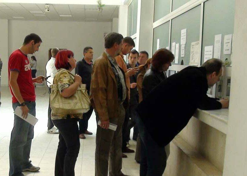 Funcționarii publici evaluați de cetățeni prin coduri QR "Evaluarea Funcționarilor Publici de Cetățeni prin Coduri QR: Inovație în Transparența Administrativă"