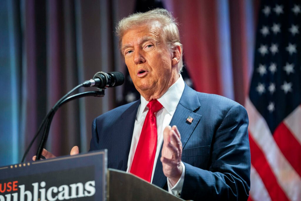 Trump anunță un acord pentru dezarmarea completă a Hamas în Gaza. Planul ar urma să fie implementat în etape Trump anunță planul în etape pentru dezarmarea completă a Hamas în Gaza