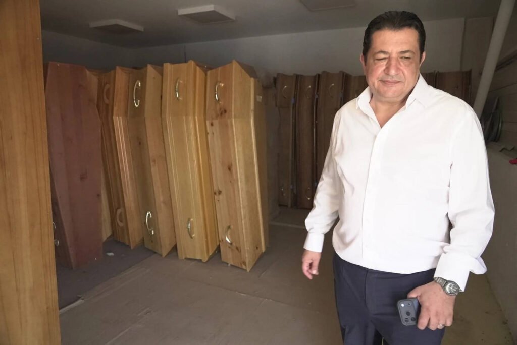Franța, în pragul unei crize macabre: canicula a umplut morgile, iar pompele funebre și crematoriilor fac față cu greu "Franța pe cale de criză: căldura extremă umple morgile, depășind capacitatea pompelor funebre și crematoriilor"