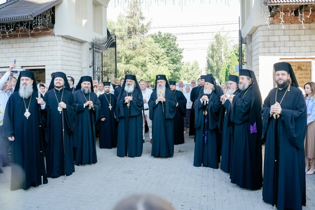 Antonie, noul Mitropolit al Basarabiei, a fost întronizat: Primul mesaj al noului lider al ortodocșilor basarabeni care ascultă de București, nu de Moscova "Antonie, Noul Mitropolit al Basarabiei: Mesajul Primar al Liderului Ortodoxiei Basarabene cu Legături la București, Nu la Moscova"