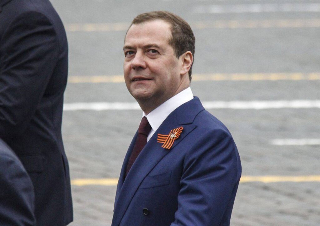 Amenințarea lui Medvedev către Finlanda: Se află acum pe lista țintelor nucleare ale Rusiei "Medvedev Amenință Finlanda cu Războiul Nuclear: Țara Întră pe Lista Țintelor Rusiei"