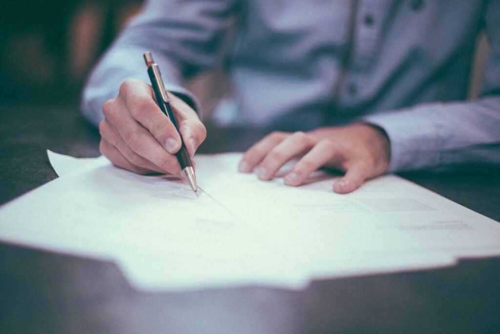 Ce premii primesc elevii care au obținut 10 la Bac sau Evaluarea Națională 2026 Premiile pentru elevii cu 10 la Bacalaureat și Evaluarea Națională 2026