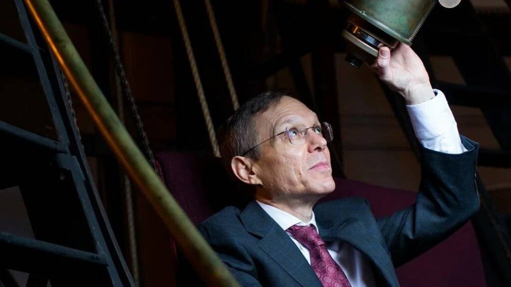 Profesorul de la Harvard care afirmă că extratereștrii ne "Profesorul de la Harvard Dezvăluie Teorii Fascinante despre Extratereștri"