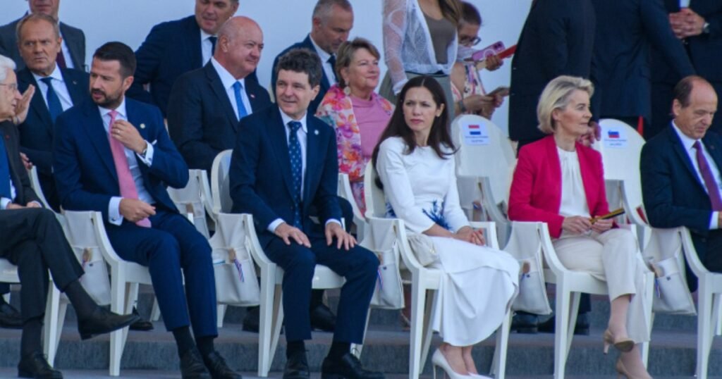 Nicuşor Dan îşi încheiat vizita la Paris şi merge la Kiev pentru Summitul Ucraina – Europa de Sud Nicuşor Dan Participă la Summitul Ucraina - Europa de Sud după Vizita la Paris