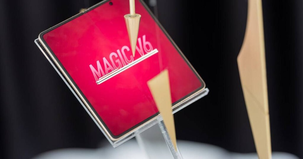 HONOR Magic V6: productivitate, autonomie și AI într-un design ultra HONOR Magic V6: Maximize Productivity and Battery Life with Cutting-Edge AI in an Ultra-Sleek Design