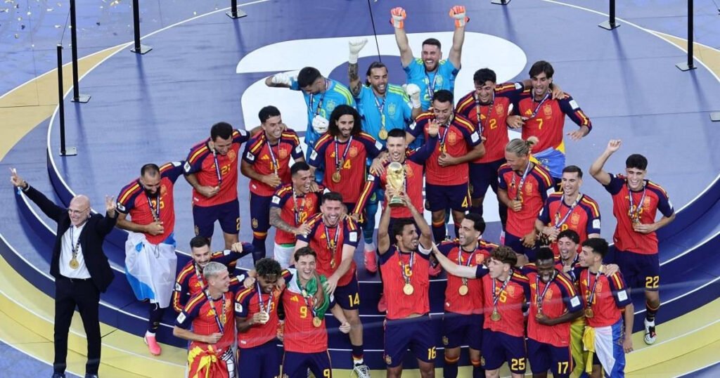 Spania, noua regină a lumii! Torres a marcat golul victoriei, Messi a izbucnit în lacrimi "Spania Învinge cu Golul lui Torres, Messi în Lacrimi: Noua Regină a Lumei"