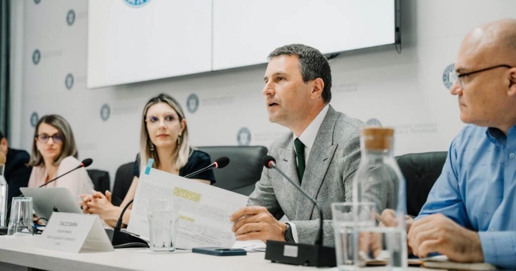 Proiectul privind infracțiunile de mediu, modificat după discuțiile cu fermierii. Ce garanții promit Ministerele Mediului și Agriculturii "Modificări ale Proiectului privind Infracțiunile de Mediu: Garanțiile Ministerelor Mediului și Agriculturii după Discuțiile cu Fermierii"