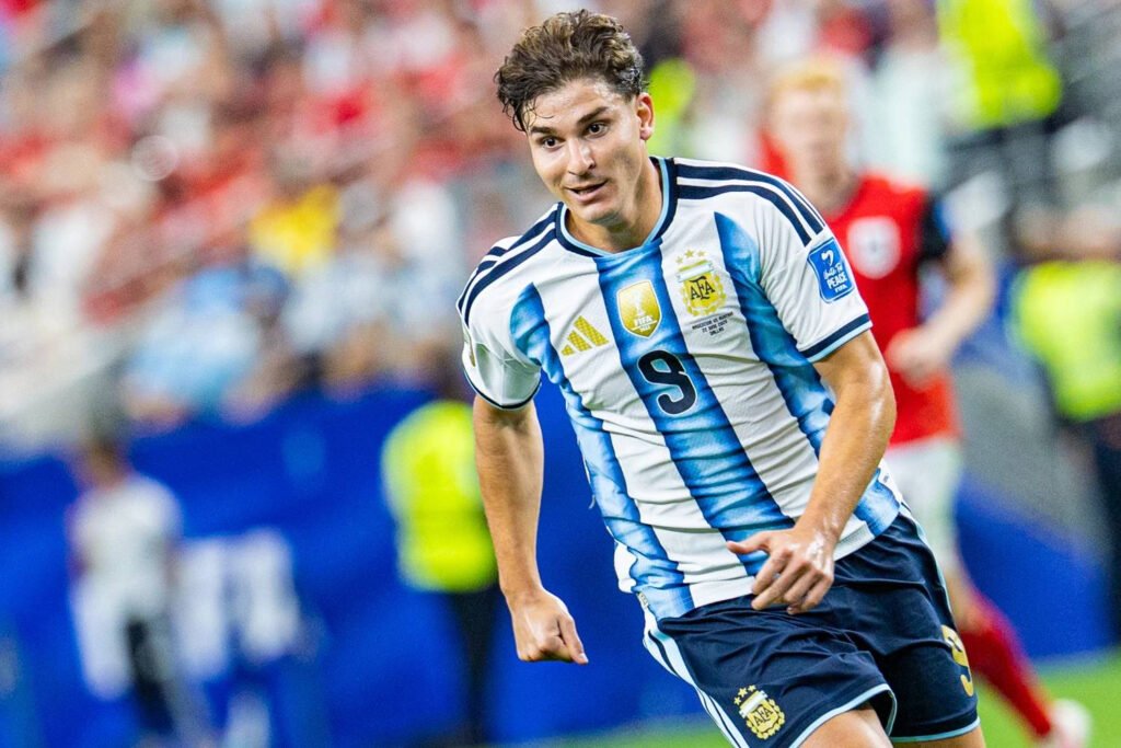 Julian Alvarez vrea să plece de la Atletico Madrid. Clubul care l "Julian Alvarez vrea să plece de la Atletico Madrid: Ce club îl vizează"