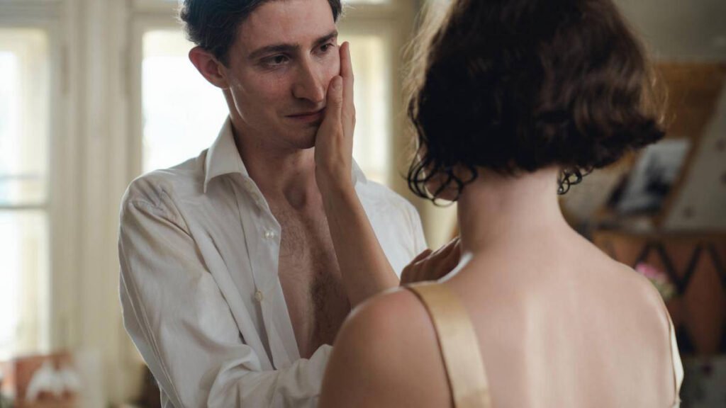 Kafka, dincolo de mit: FRANZ a intrat în cinematografe "Descoperind Universul lui Kafka: FRANZ Debutează în Cinematografe"