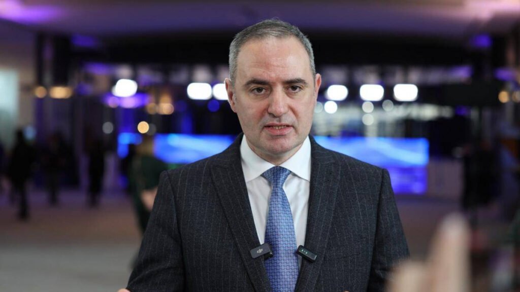 "Nazare Răstoarnă Temerile privind Colapsul Economic: Veste Surprinzătoare despre Finanțele Țării"