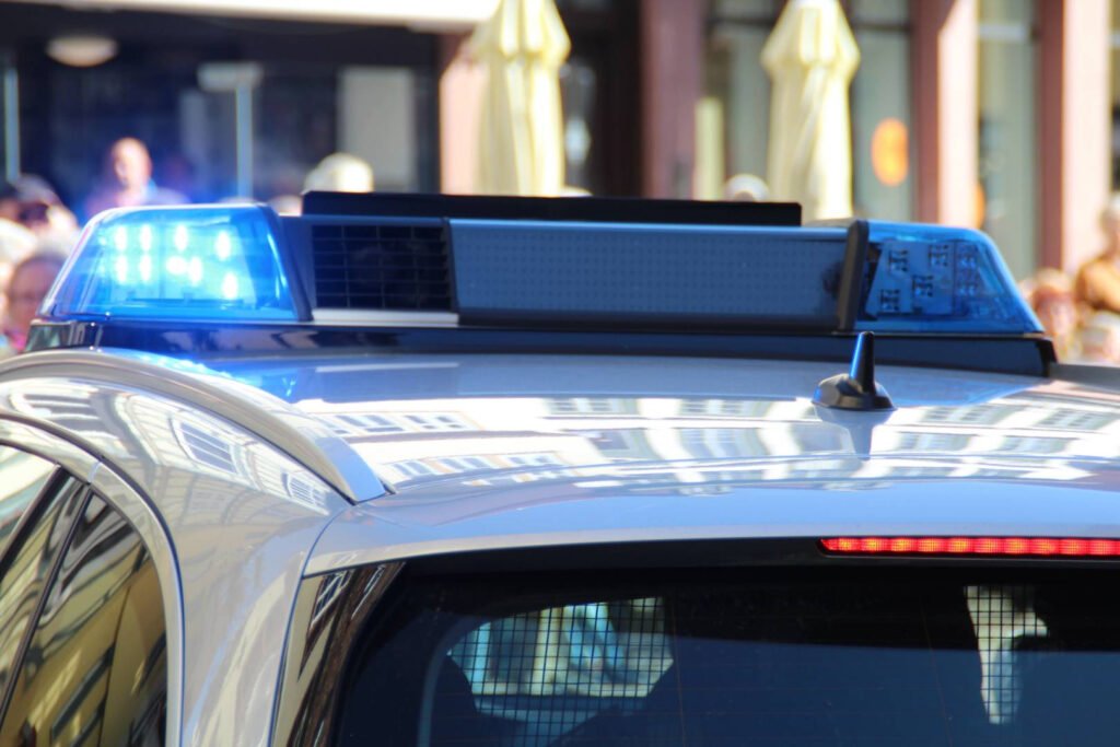 Descoperire şocantă: două surori gemene de doar 15 luni au fost găsite moarte în casă "Două surori gemene de 15 luni găsite moarte în casă: Detalii șocante"